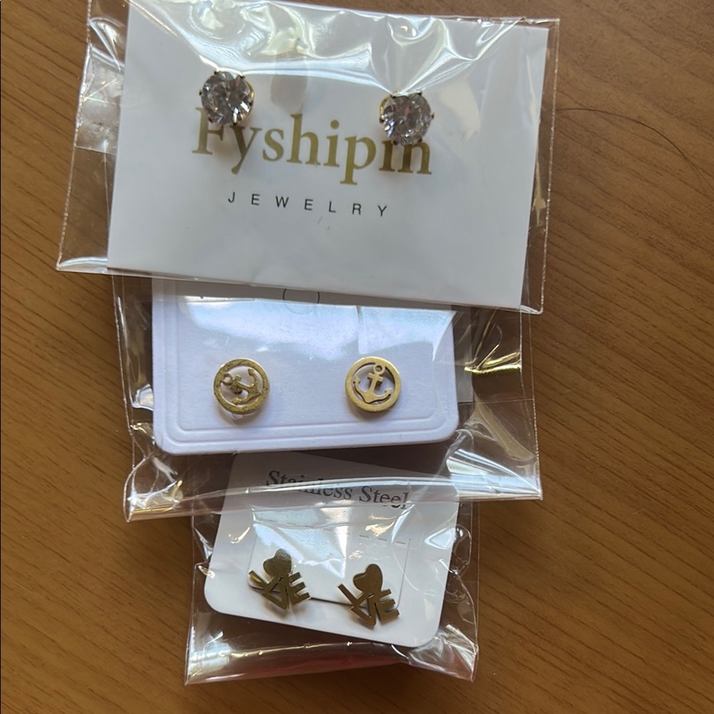 Gold Earring Set - Picture 3 of 3